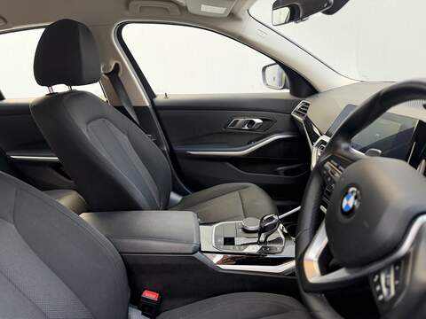 BMW 3 Series 2.0 320i SE Saloon 4dr Petrol Auto Euro 6 (s/s) (184 ps) - U541
