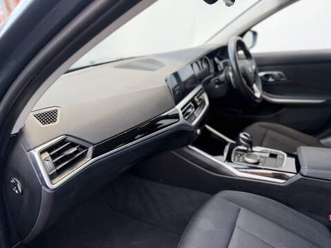 BMW 3 Series 2.0 320i SE Saloon 4dr Petrol Auto Euro 6 (s/s) (184 ps) - U541