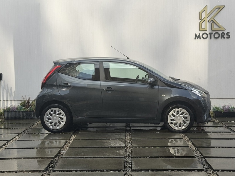 Toyota AYGO 1.0 VVT-i x-play Hatchback 5dr Petrol Manual Euro 6 (71 ps) - U572