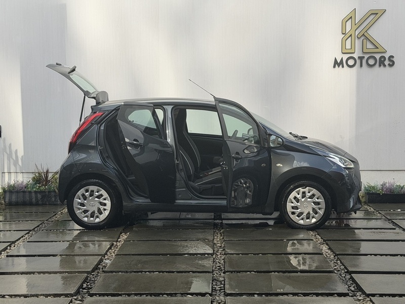 Toyota AYGO 1.0 VVT-i x-play Hatchback 5dr Petrol Manual Euro 6 (71 ps) - U572