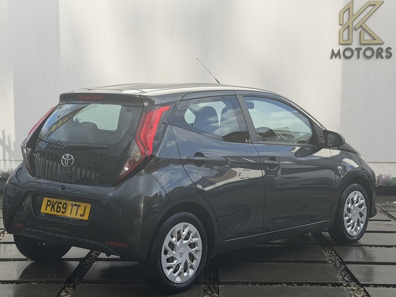 Toyota AYGO 1.0 VVT-i x-play Hatchback 5dr Petrol Manual Euro 6 (71 ps) - U572