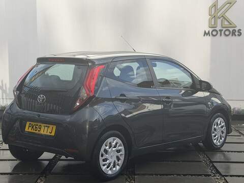 Toyota AYGO 1.0 VVT-i x-play Hatchback 5dr Petrol Manual Euro 6 (71 ps) - U572