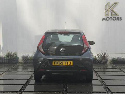 Toyota AYGO 1.0 VVT-i x-play Hatchback 5dr Petrol Manual Euro 6 (71 ps) - U572