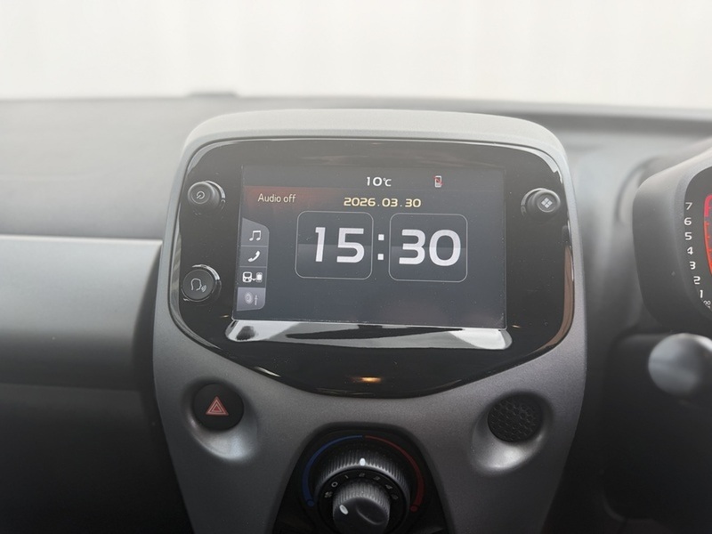Toyota AYGO 1.0 VVT-i x-play Hatchback 5dr Petrol Manual Euro 6 (71 ps) - U572