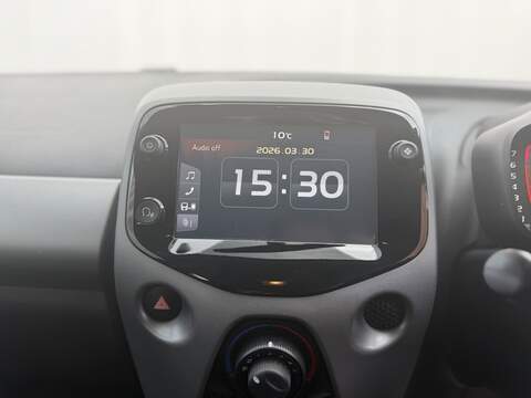 Toyota AYGO 1.0 VVT-i x-play Hatchback 5dr Petrol Manual Euro 6 (71 ps) - U572