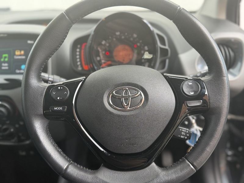 Toyota AYGO 1.0 VVT-i x-play Hatchback 5dr Petrol Manual Euro 6 (71 ps) - U572