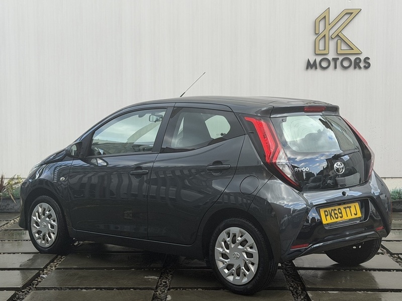 Toyota AYGO 1.0 VVT-i x-play Hatchback 5dr Petrol Manual Euro 6 (71 ps) - U572