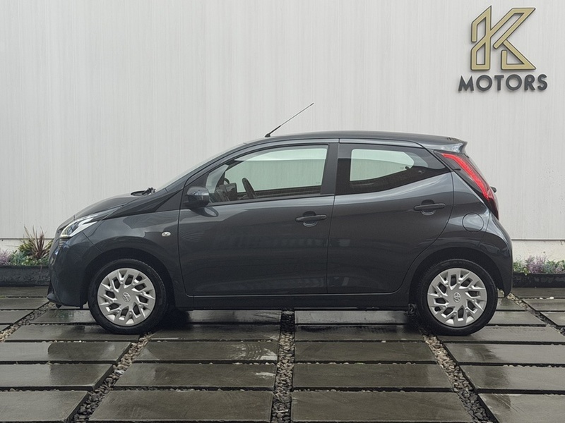Toyota AYGO 1.0 VVT-i x-play Hatchback 5dr Petrol Manual Euro 6 (71 ps) - U572