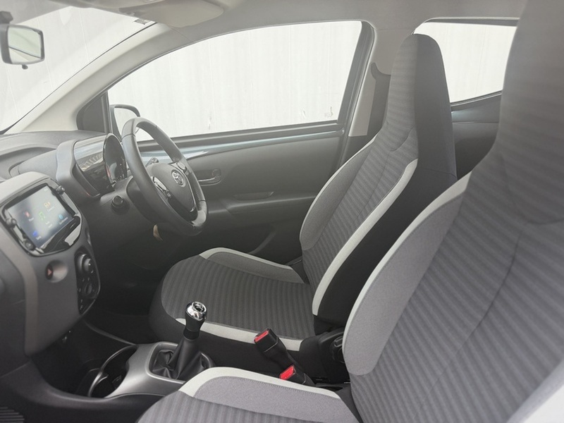 Toyota AYGO 1.0 VVT-i x-play Hatchback 5dr Petrol Manual Euro 6 (71 ps) - U572