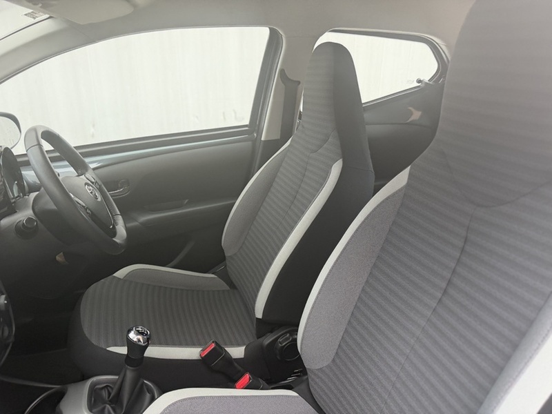 Toyota AYGO 1.0 VVT-i x-play Hatchback 5dr Petrol Manual Euro 6 (71 ps) - U572