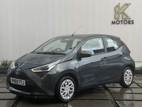 Toyota AYGO 1.0 VVT-i x-play Hatchback 5dr Petrol Manual Euro 6 (71 ps) - U572