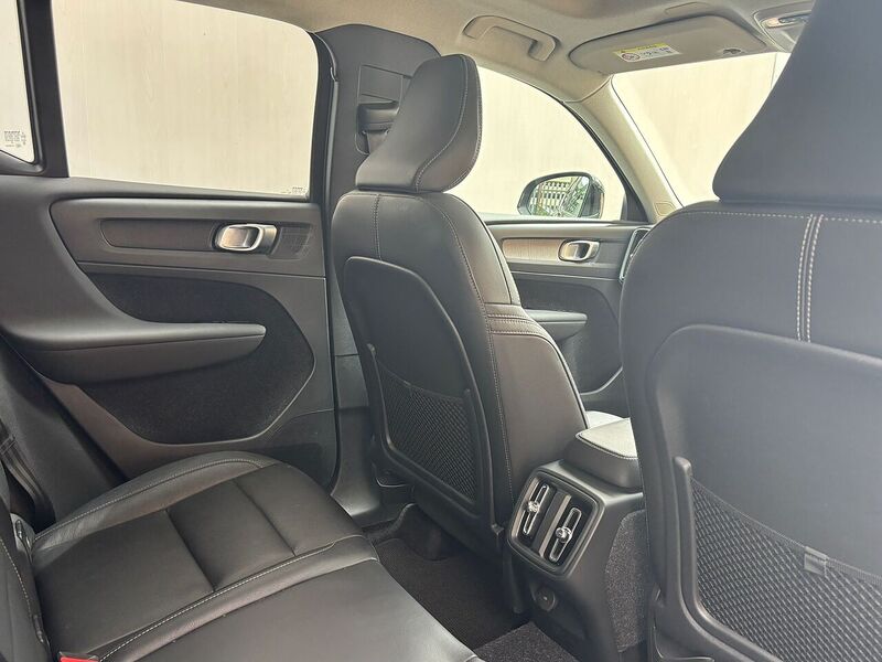 Volvo XC40 2.0 D4 Inscription Pro SUV 5dr Diesel Auto AWD Euro 6 (s/s) (190 ps) - U581