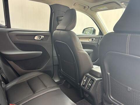 Volvo XC40 2.0 D4 Inscription Pro SUV 5dr Diesel Auto AWD Euro 6 (s/s) (190 ps) - U581