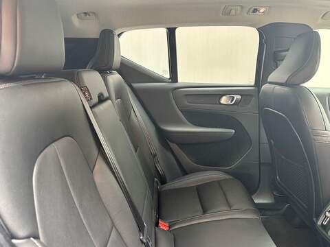 Volvo XC40 2.0 D4 Inscription Pro SUV 5dr Diesel Auto AWD Euro 6 (s/s) (190 ps) - U581