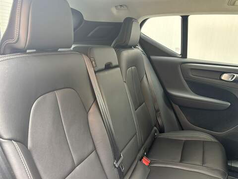 Volvo XC40 2.0 D4 Inscription Pro SUV 5dr Diesel Auto AWD Euro 6 (s/s) (190 ps) - U581