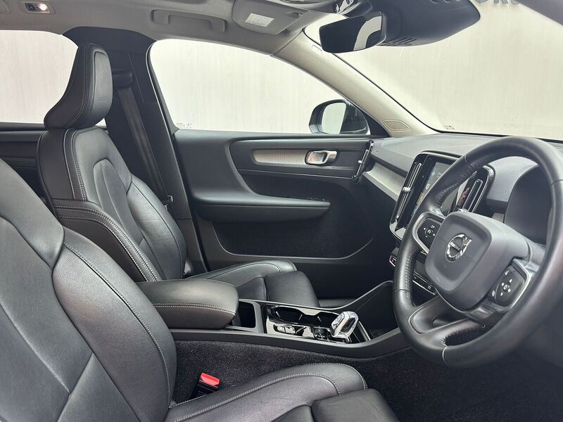 Volvo XC40 2.0 D4 Inscription Pro SUV 5dr Diesel Auto AWD Euro 6 (s/s) (190 ps) - U581