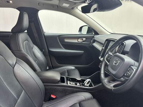 Volvo XC40 2.0 D4 Inscription Pro SUV 5dr Diesel Auto AWD Euro 6 (s/s) (190 ps) - U581