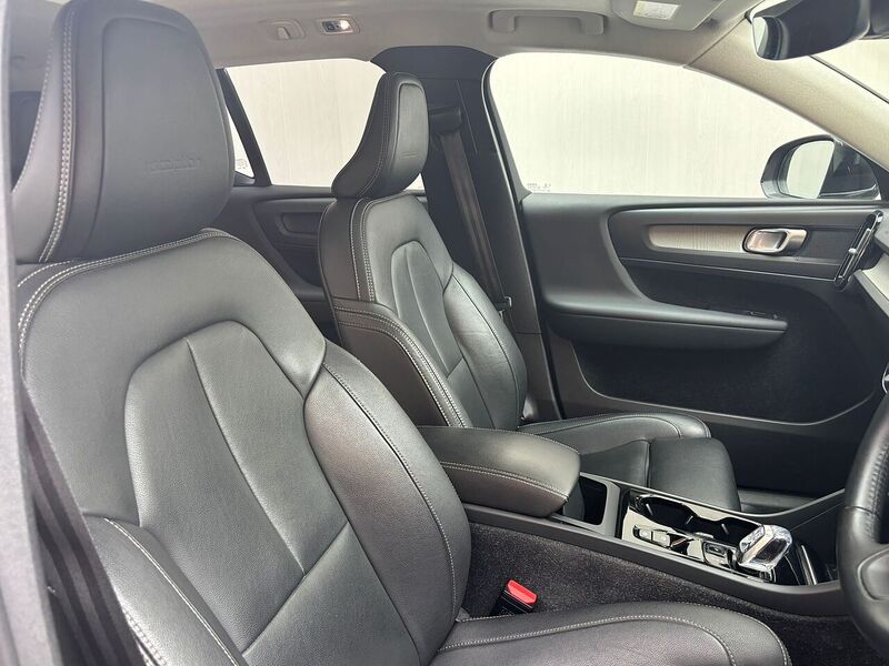 Volvo XC40 2.0 D4 Inscription Pro SUV 5dr Diesel Auto AWD Euro 6 (s/s) (190 ps) - U581