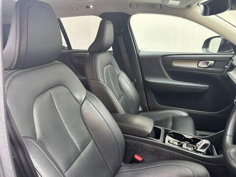 Volvo XC40 2.0 D4 Inscription Pro SUV 5dr Diesel Auto AWD Euro 6 (s/s) (190 ps) - U581