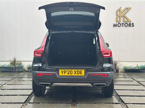 Volvo XC40 2.0 D4 Inscription Pro SUV 5dr Diesel Auto AWD Euro 6 (s/s) (190 ps) - U581