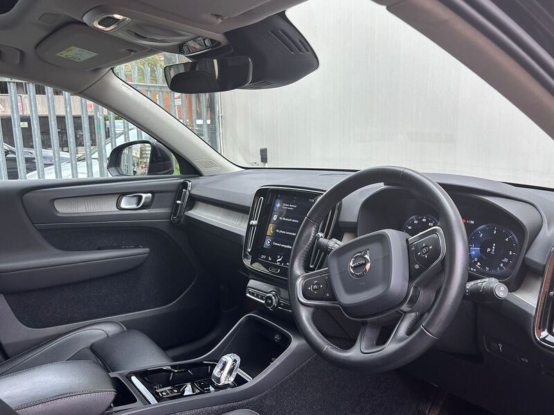 Volvo XC40 2.0 D4 Inscription Pro SUV 5dr Diesel Auto AWD Euro 6 (s/s) (190 ps) - U581