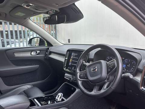 Volvo XC40 2.0 D4 Inscription Pro SUV 5dr Diesel Auto AWD Euro 6 (s/s) (190 ps) - U581