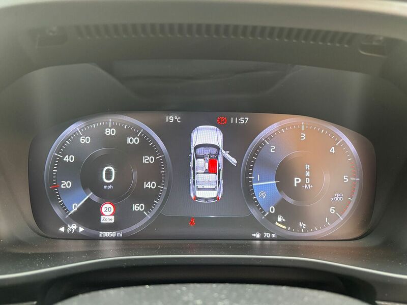 Volvo XC40 2.0 D4 Inscription Pro SUV 5dr Diesel Auto AWD Euro 6 (s/s) (190 ps) - U581
