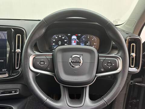 Volvo XC40 2.0 D4 Inscription Pro SUV 5dr Diesel Auto AWD Euro 6 (s/s) (190 ps) - U581