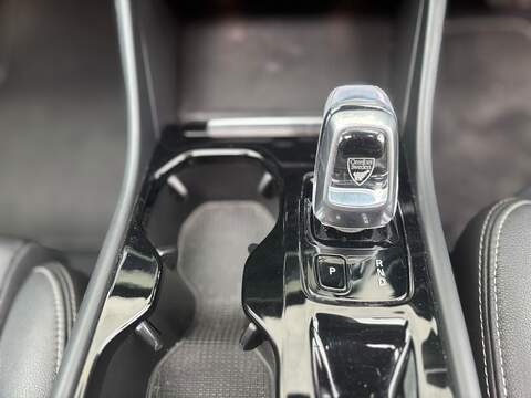 Volvo XC40 2.0 D4 Inscription Pro SUV 5dr Diesel Auto AWD Euro 6 (s/s) (190 ps) - U581