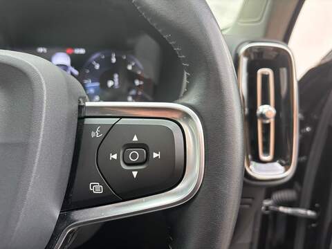 Volvo XC40 2.0 D4 Inscription Pro SUV 5dr Diesel Auto AWD Euro 6 (s/s) (190 ps) - U581