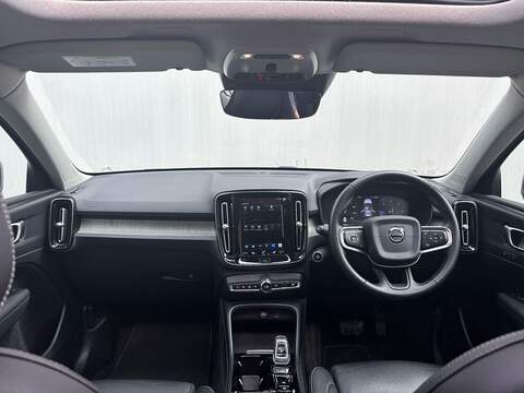 Volvo XC40 2.0 D4 Inscription Pro SUV 5dr Diesel Auto AWD Euro 6 (s/s) (190 ps) - U581