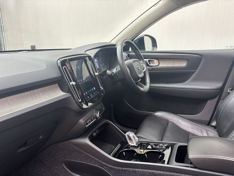 Volvo XC40 2.0 D4 Inscription Pro SUV 5dr Diesel Auto AWD Euro 6 (s/s) (190 ps) - U581