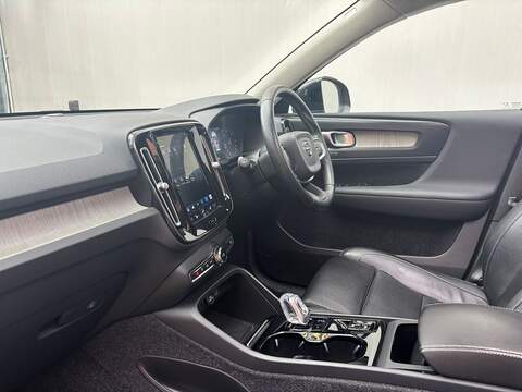 Volvo XC40 2.0 D4 Inscription Pro SUV 5dr Diesel Auto AWD Euro 6 (s/s) (190 ps) - U581