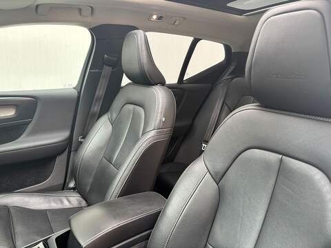 Volvo XC40 2.0 D4 Inscription Pro SUV 5dr Diesel Auto AWD Euro 6 (s/s) (190 ps) - U581