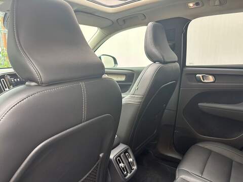 Volvo XC40 2.0 D4 Inscription Pro SUV 5dr Diesel Auto AWD Euro 6 (s/s) (190 ps) - U581