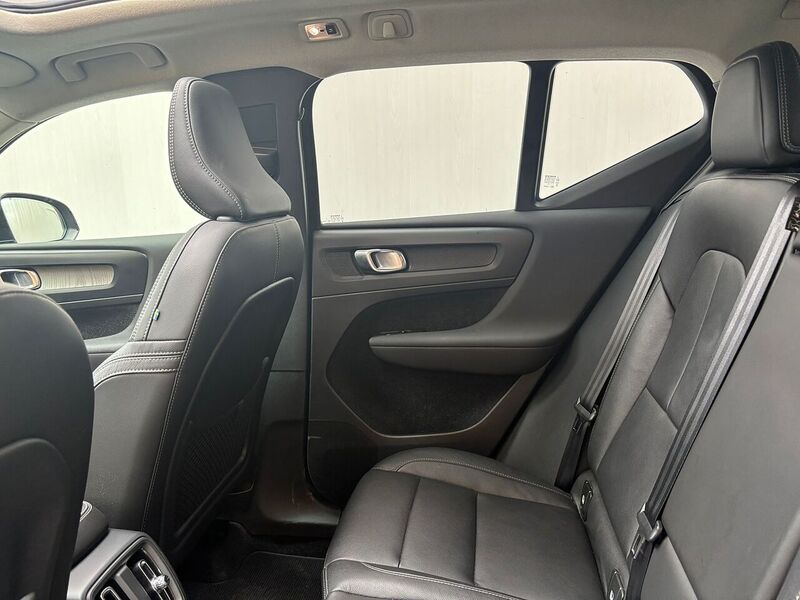 Volvo XC40 2.0 D4 Inscription Pro SUV 5dr Diesel Auto AWD Euro 6 (s/s) (190 ps) - U581