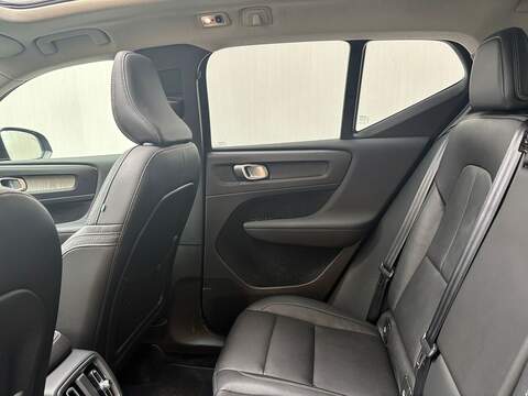 Volvo XC40 2.0 D4 Inscription Pro SUV 5dr Diesel Auto AWD Euro 6 (s/s) (190 ps) - U581