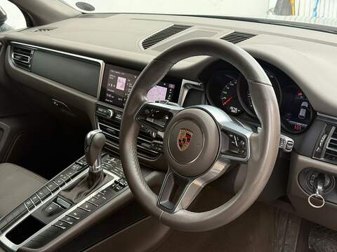 Porsche Macan 2.0T SUV 5dr Petrol PDK 4WD Euro 6 (s/s) (245 ps) - U582