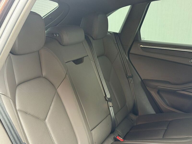 Porsche Macan 2.0T SUV 5dr Petrol PDK 4WD Euro 6 (s/s) (245 ps) - U582