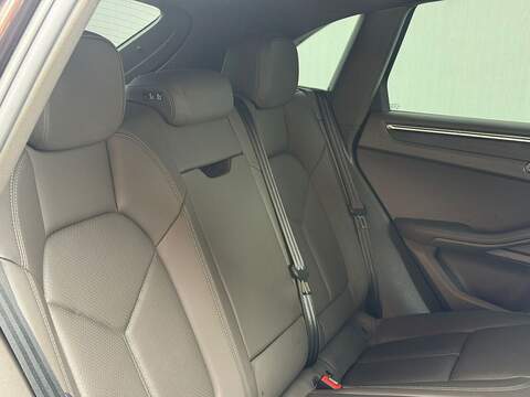 Porsche Macan 2.0T SUV 5dr Petrol PDK 4WD Euro 6 (s/s) (245 ps) - U582