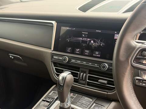 Porsche Macan 2.0T SUV 5dr Petrol PDK 4WD Euro 6 (s/s) (245 ps) - U582
