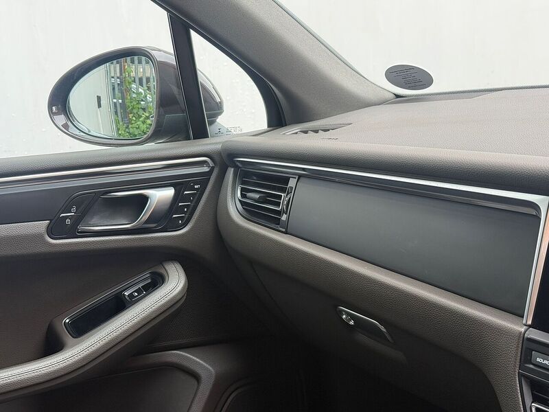 Porsche Macan 2.0T SUV 5dr Petrol PDK 4WD Euro 6 (s/s) (245 ps) - U582