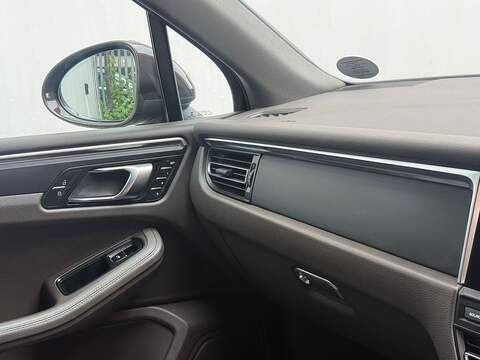 Porsche Macan 2.0T SUV 5dr Petrol PDK 4WD Euro 6 (s/s) (245 ps) - U582