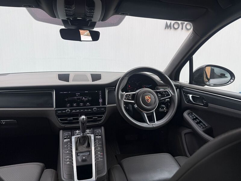 Porsche Macan 2.0T SUV 5dr Petrol PDK 4WD Euro 6 (s/s) (245 ps) - U582
