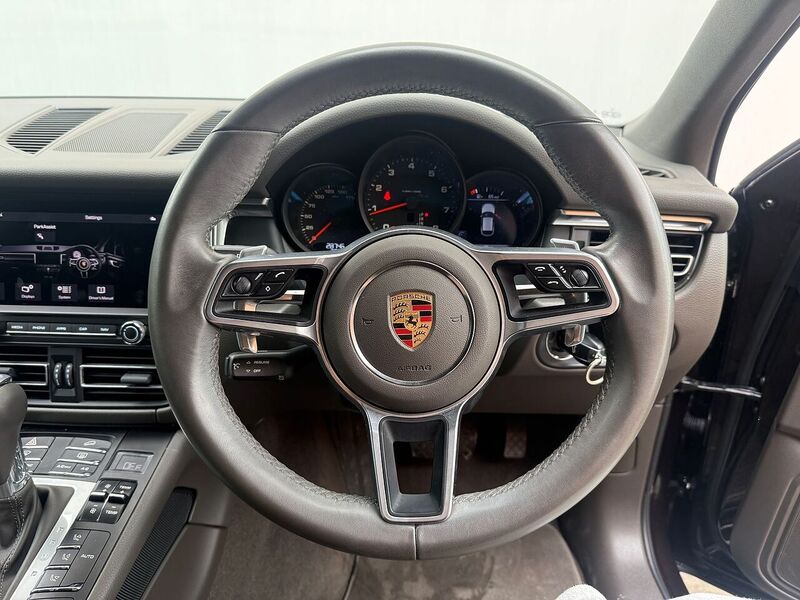 Porsche Macan 2.0T SUV 5dr Petrol PDK 4WD Euro 6 (s/s) (245 ps) - U582