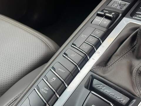 Porsche Macan 2.0T SUV 5dr Petrol PDK 4WD Euro 6 (s/s) (245 ps) - U582