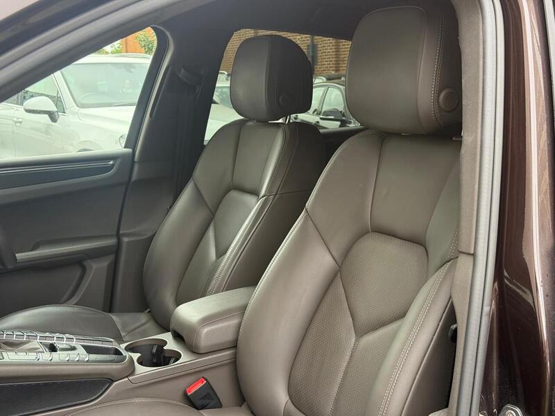 Porsche Macan 2.0T SUV 5dr Petrol PDK 4WD Euro 6 (s/s) (245 ps) - U582