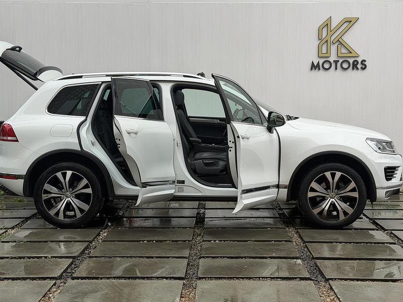 Volkswagen Touareg 3.0 TDI V6 BlueMotion Tech R-Line SUV 5dr Diesel Tiptronic 4WD Euro 6 (s/s) (262 ps) - U583