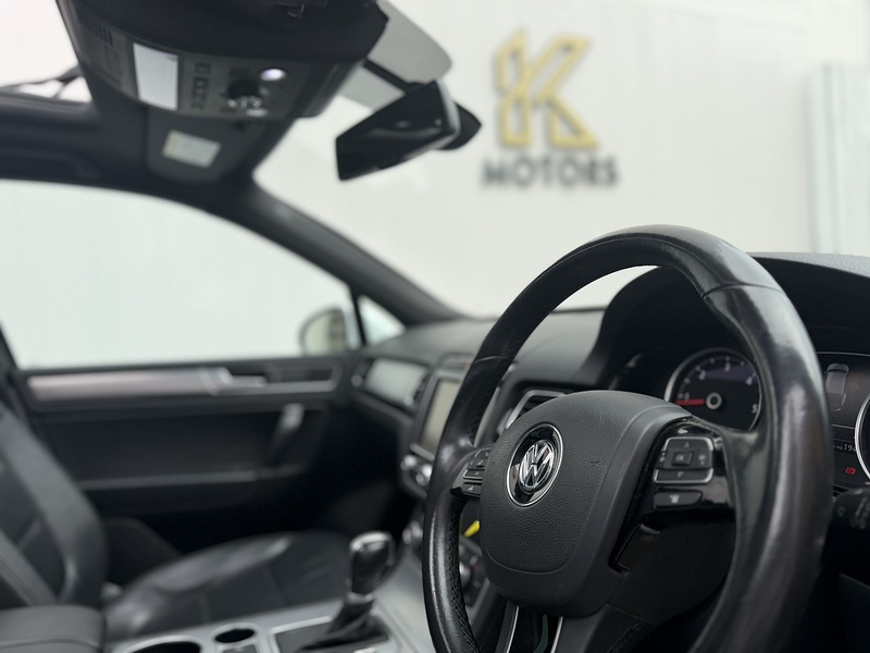 Volkswagen Touareg 3.0 TDI V6 BlueMotion Tech R-Line SUV 5dr Diesel Tiptronic 4WD Euro 6 (s/s) (262 ps) - U583