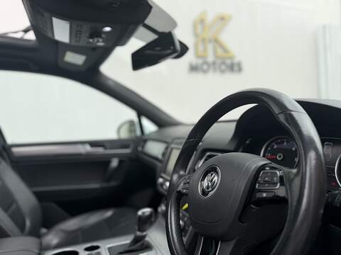 Volkswagen Touareg 3.0 TDI V6 BlueMotion Tech R-Line SUV 5dr Diesel Tiptronic 4WD Euro 6 (s/s) (262 ps) - U583